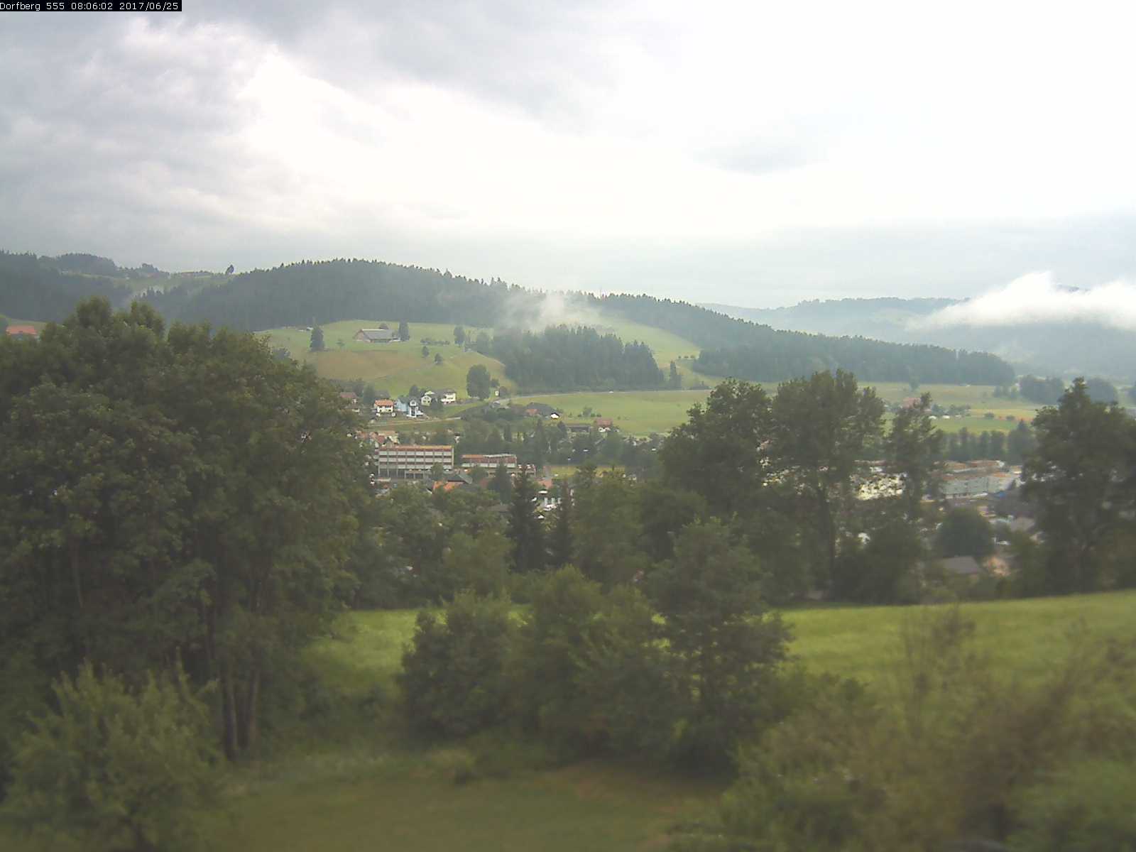 Webcam-Bild: Aussicht vom Dorfberg in Langnau 20170625-080601