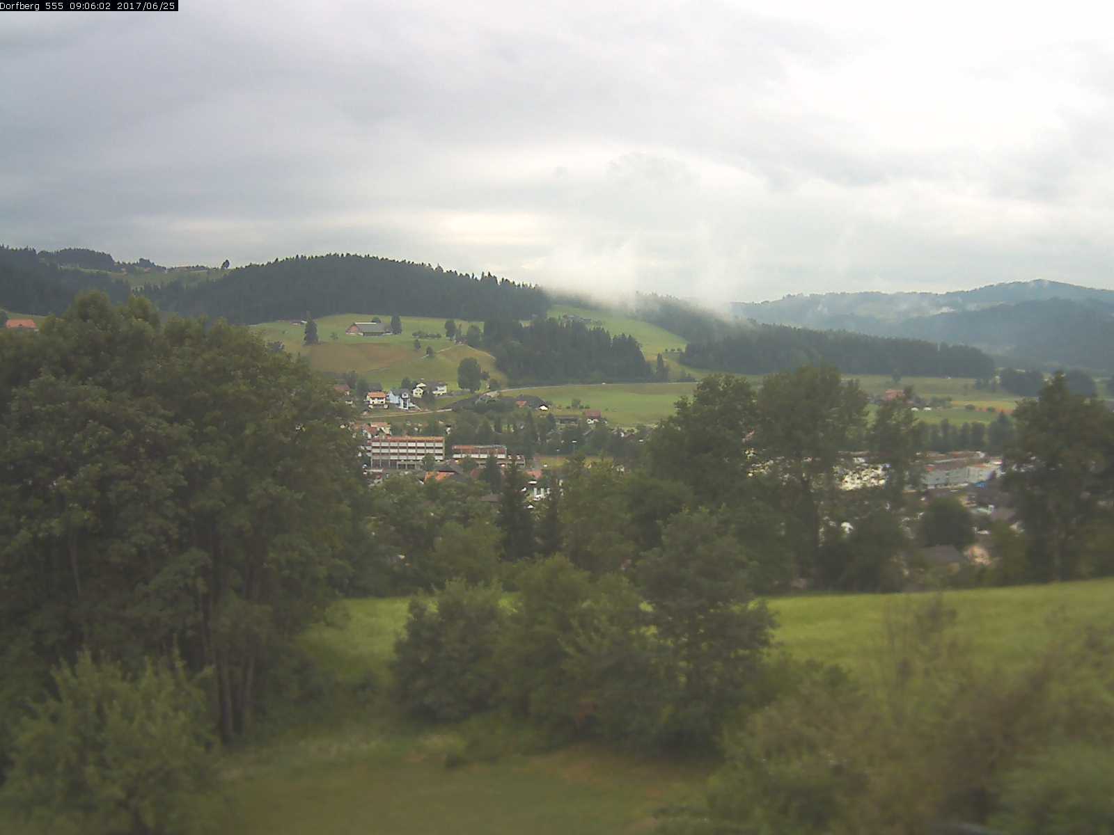 Webcam-Bild: Aussicht vom Dorfberg in Langnau 20170625-090601