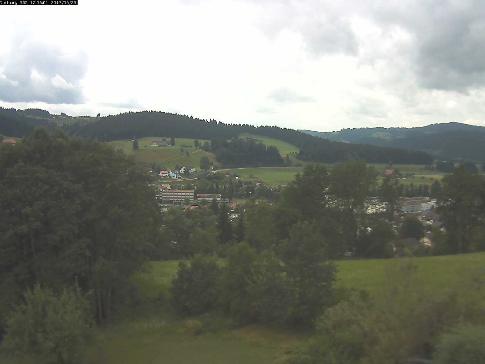 Webcam-Bild: Aussicht vom Dorfberg in Langnau 20170625-120601