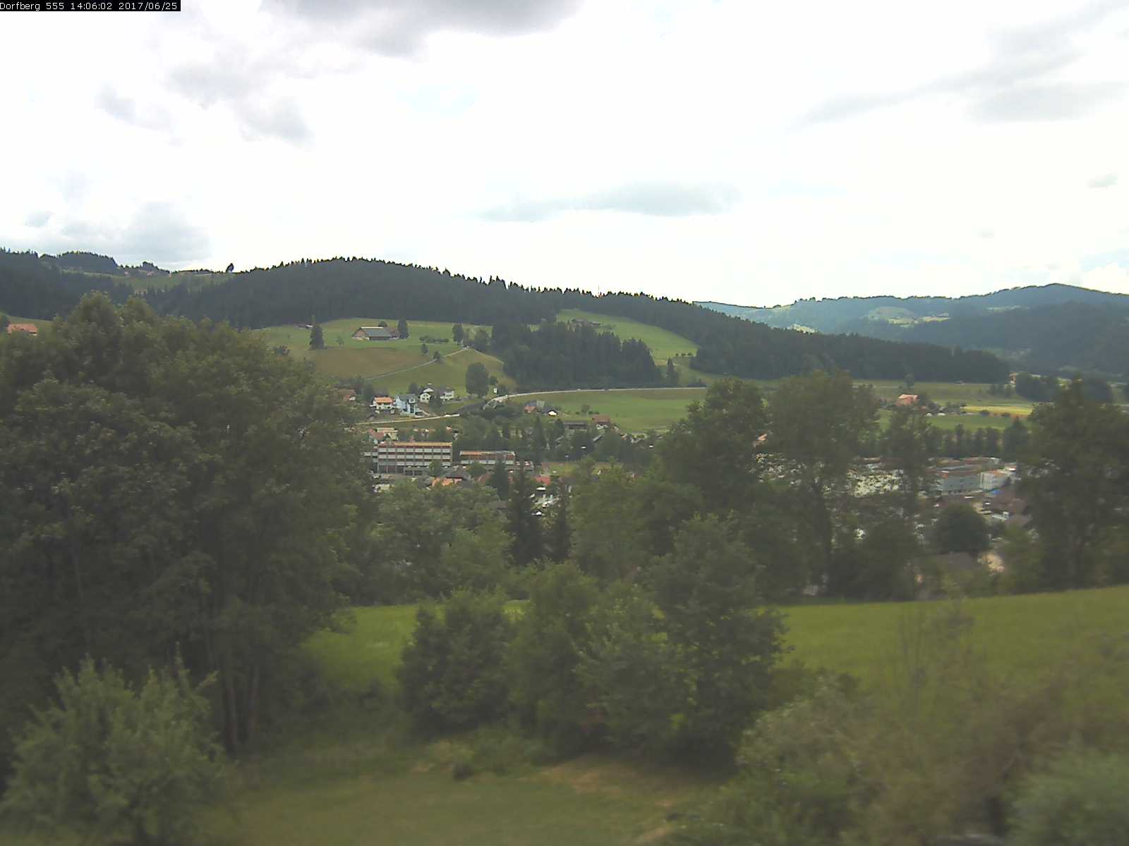Webcam-Bild: Aussicht vom Dorfberg in Langnau 20170625-140601