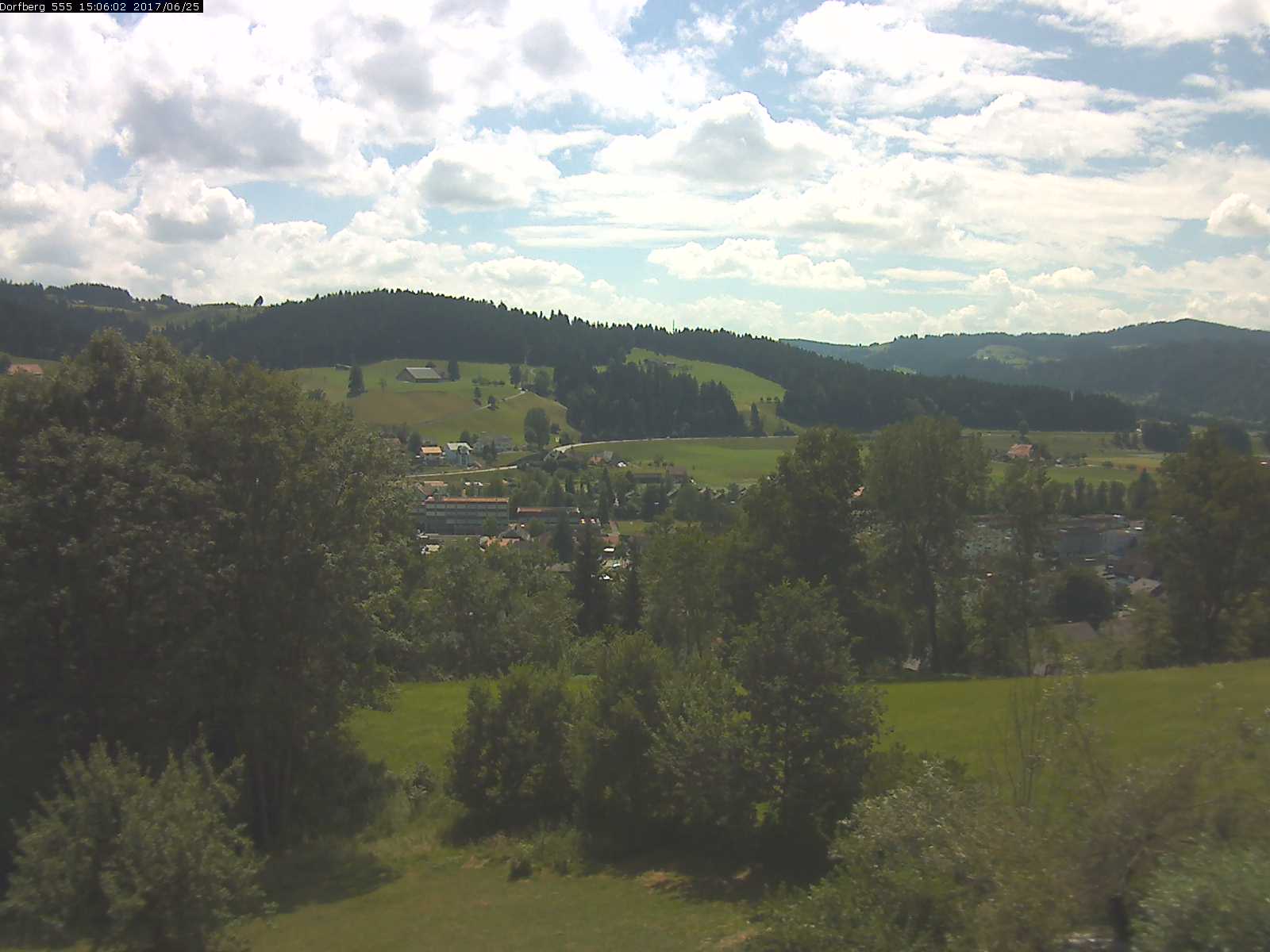 Webcam-Bild: Aussicht vom Dorfberg in Langnau 20170625-150601
