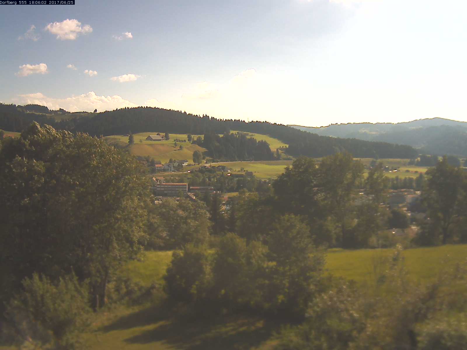 Webcam-Bild: Aussicht vom Dorfberg in Langnau 20170625-180601