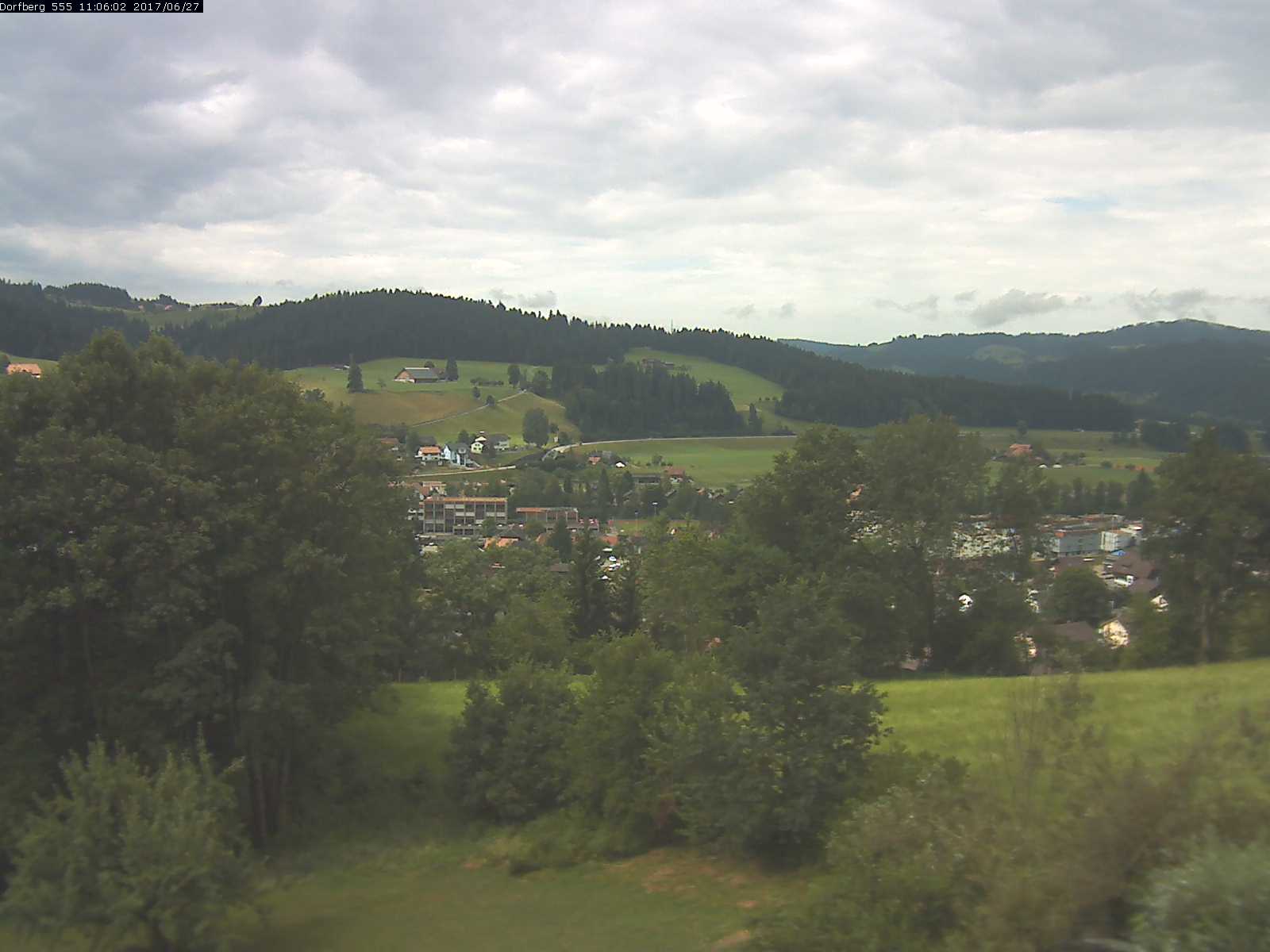 Webcam-Bild: Aussicht vom Dorfberg in Langnau 20170627-110601