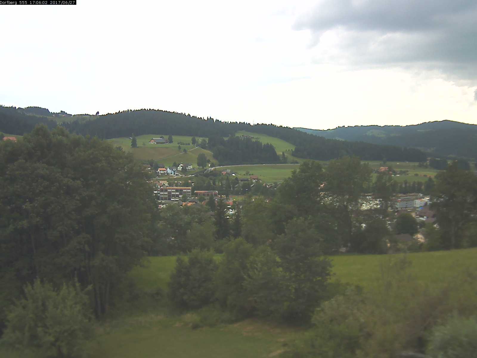 Webcam-Bild: Aussicht vom Dorfberg in Langnau 20170627-170601
