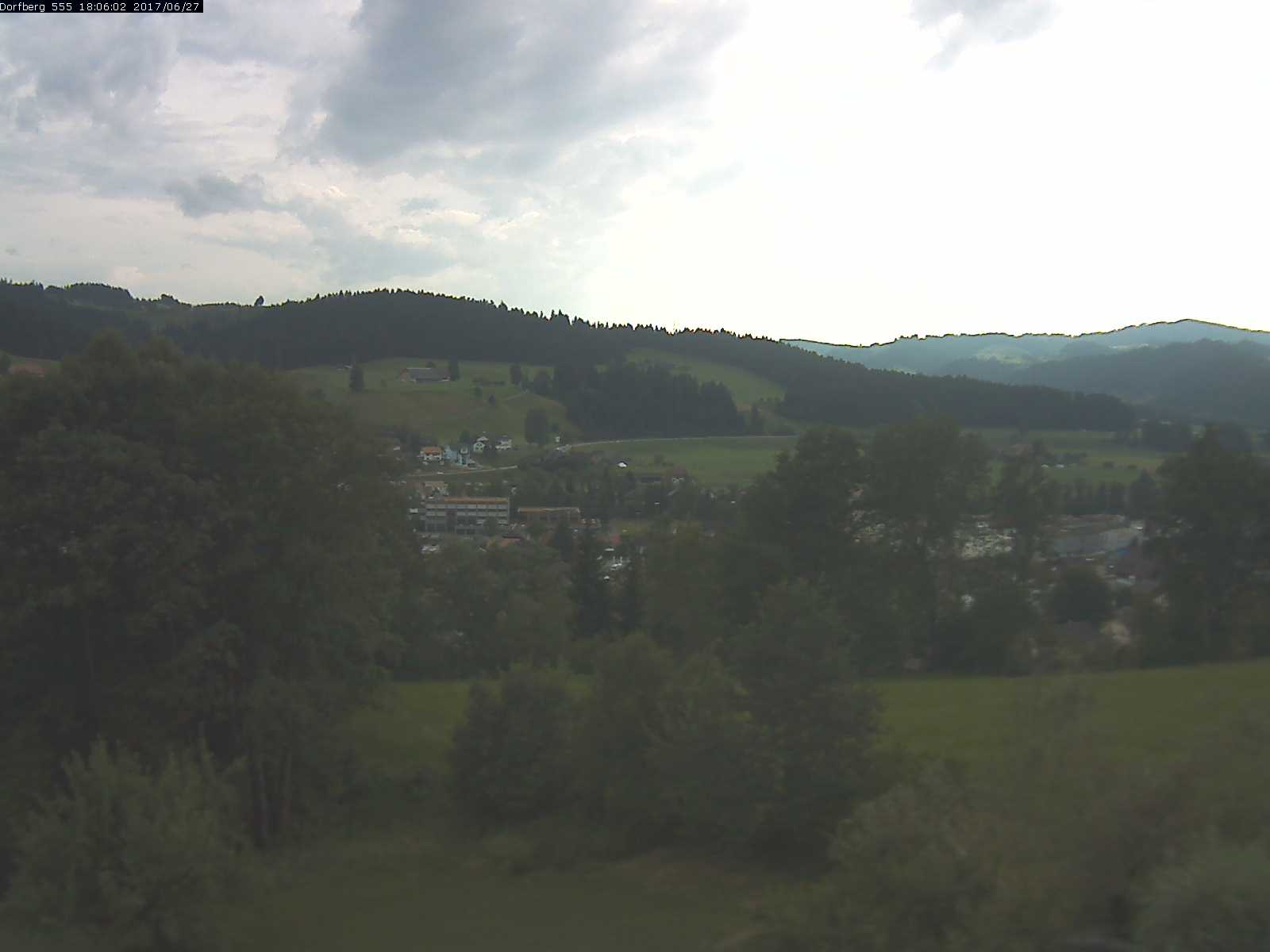 Webcam-Bild: Aussicht vom Dorfberg in Langnau 20170627-180601