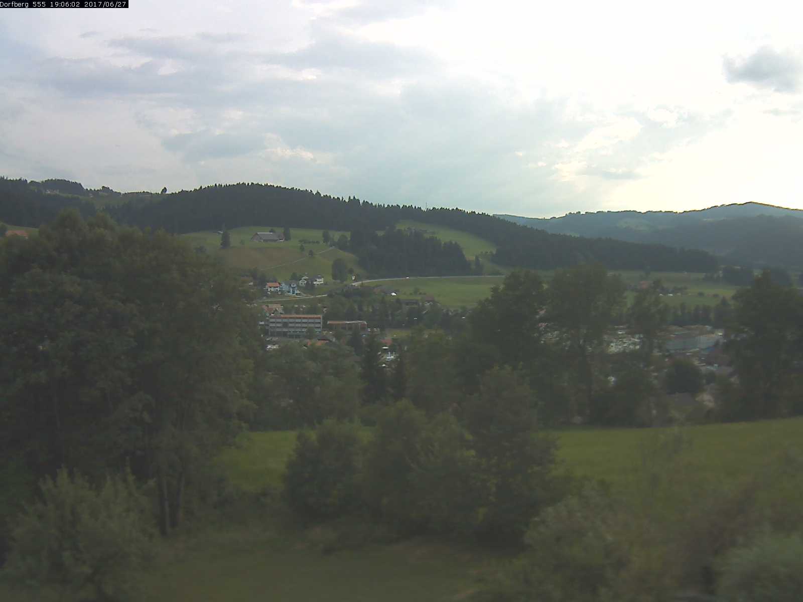 Webcam-Bild: Aussicht vom Dorfberg in Langnau 20170627-190601