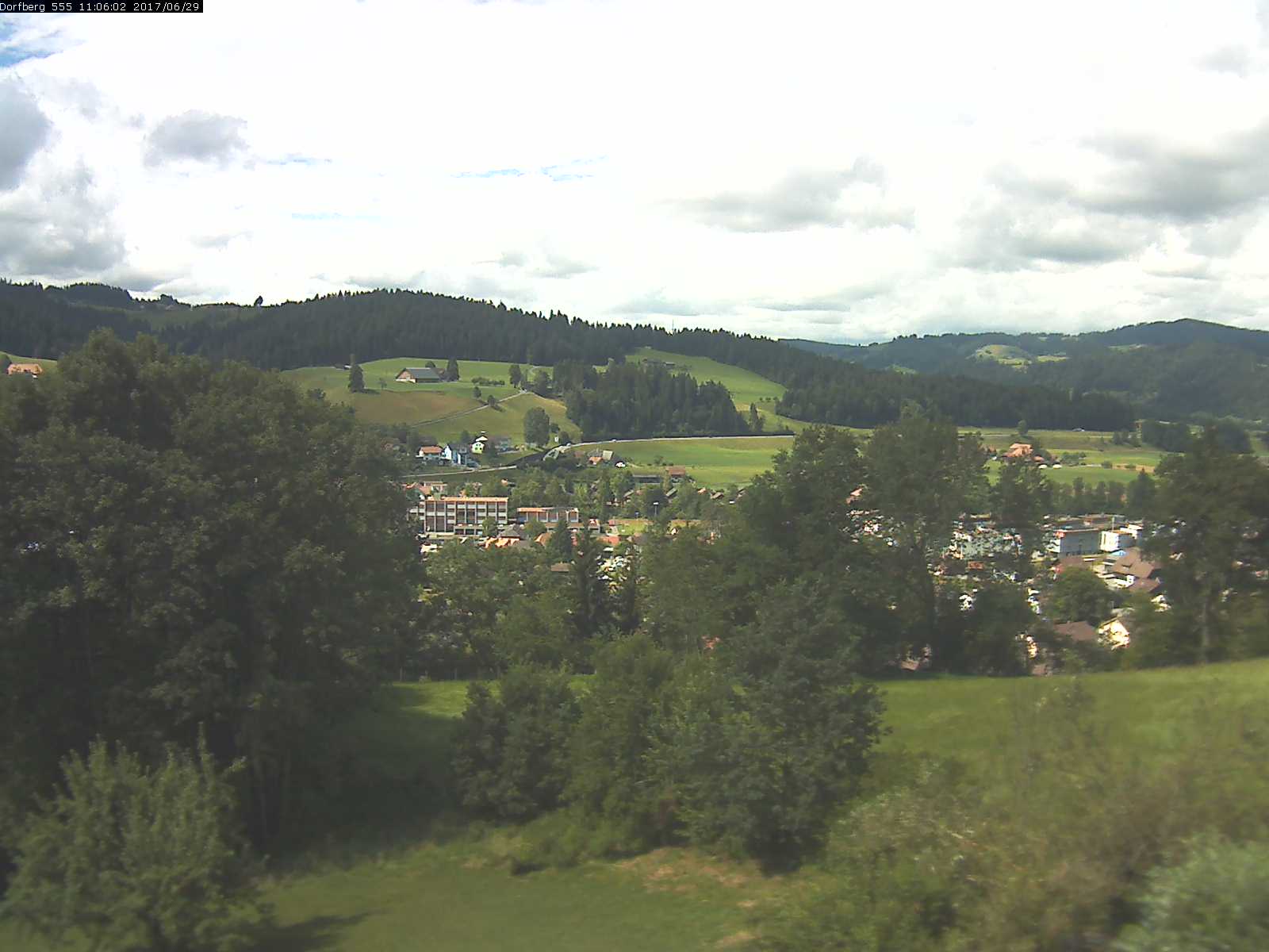 Webcam-Bild: Aussicht vom Dorfberg in Langnau 20170629-110601