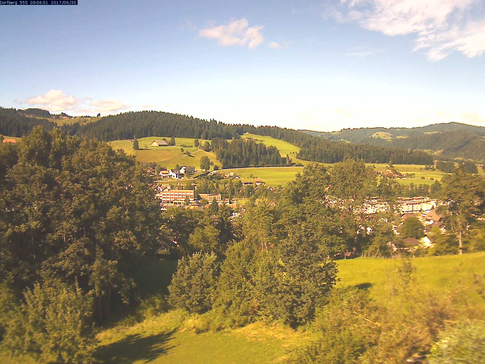 Webcam-Bild: Aussicht vom Dorfberg in Langnau 20170630-090601