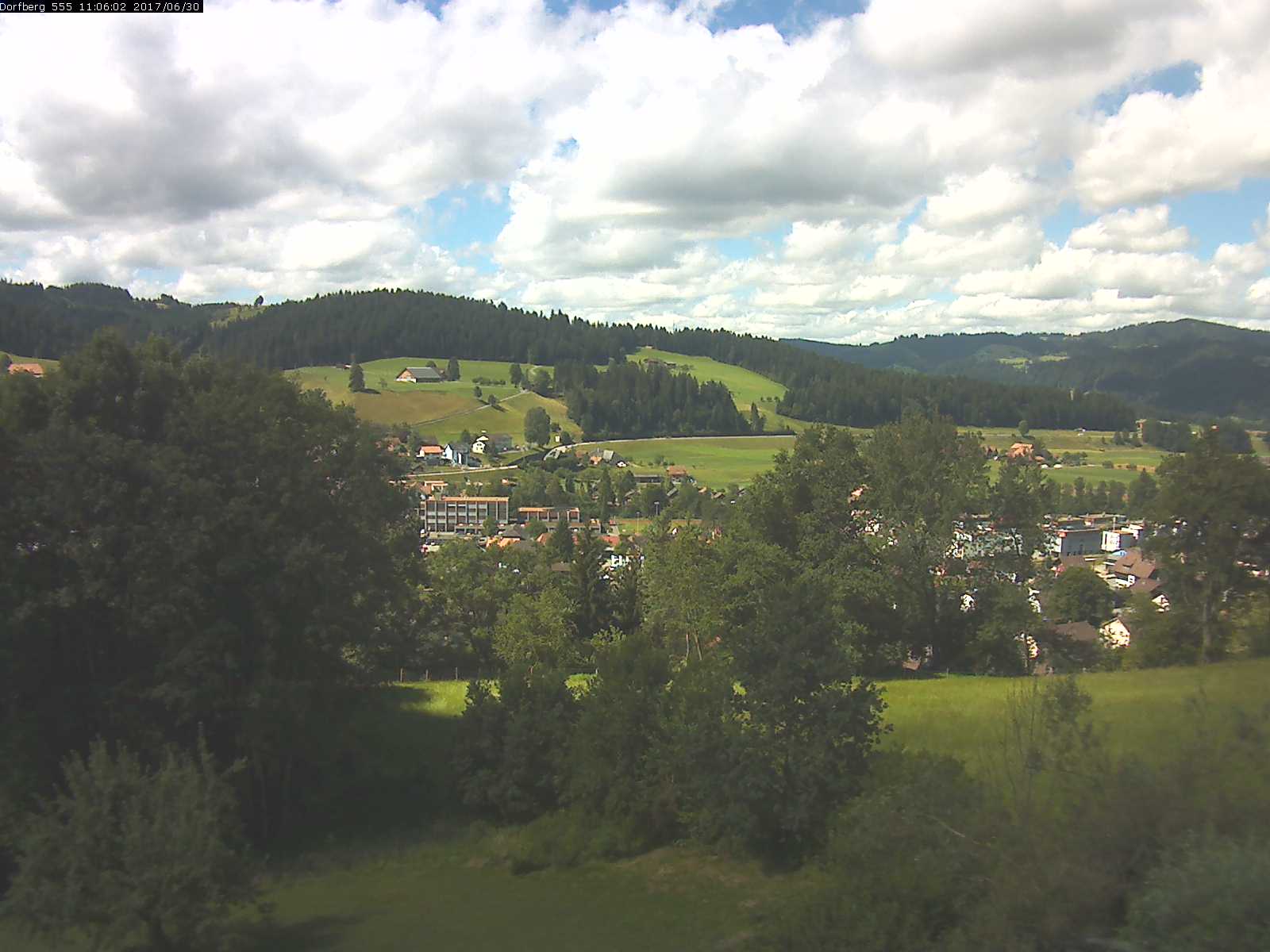 Webcam-Bild: Aussicht vom Dorfberg in Langnau 20170630-110601