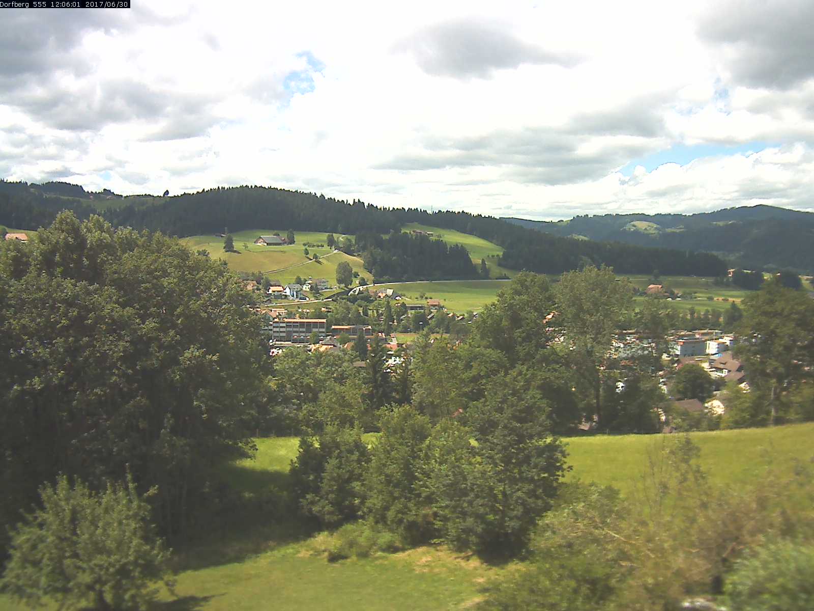 Webcam-Bild: Aussicht vom Dorfberg in Langnau 20170630-120601