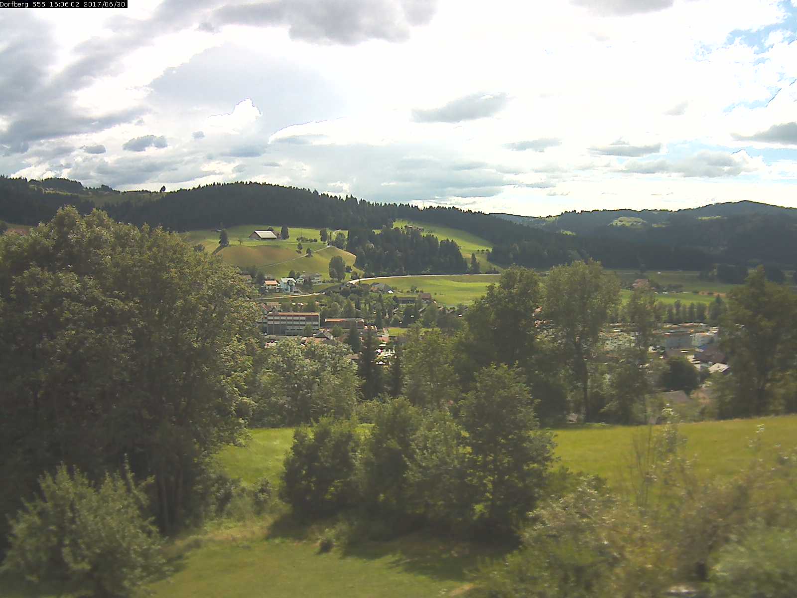 Webcam-Bild: Aussicht vom Dorfberg in Langnau 20170630-160601
