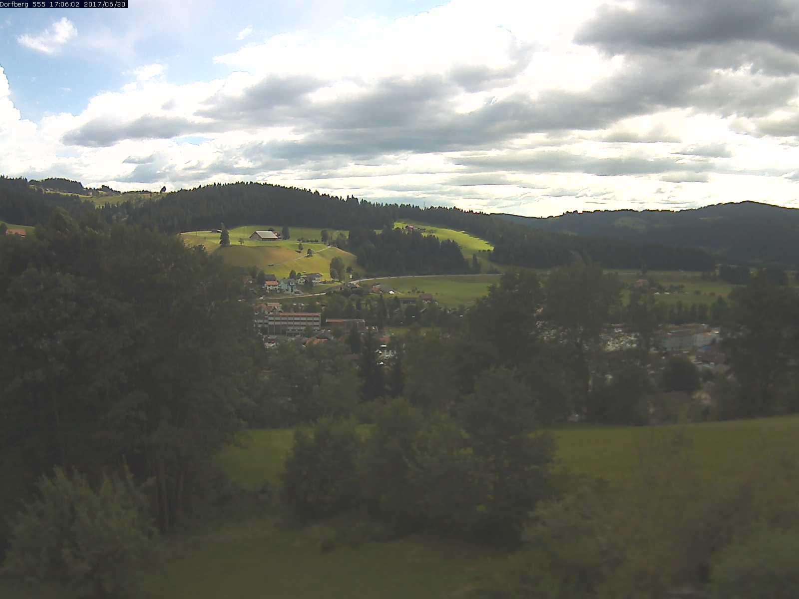 Webcam-Bild: Aussicht vom Dorfberg in Langnau 20170630-170601