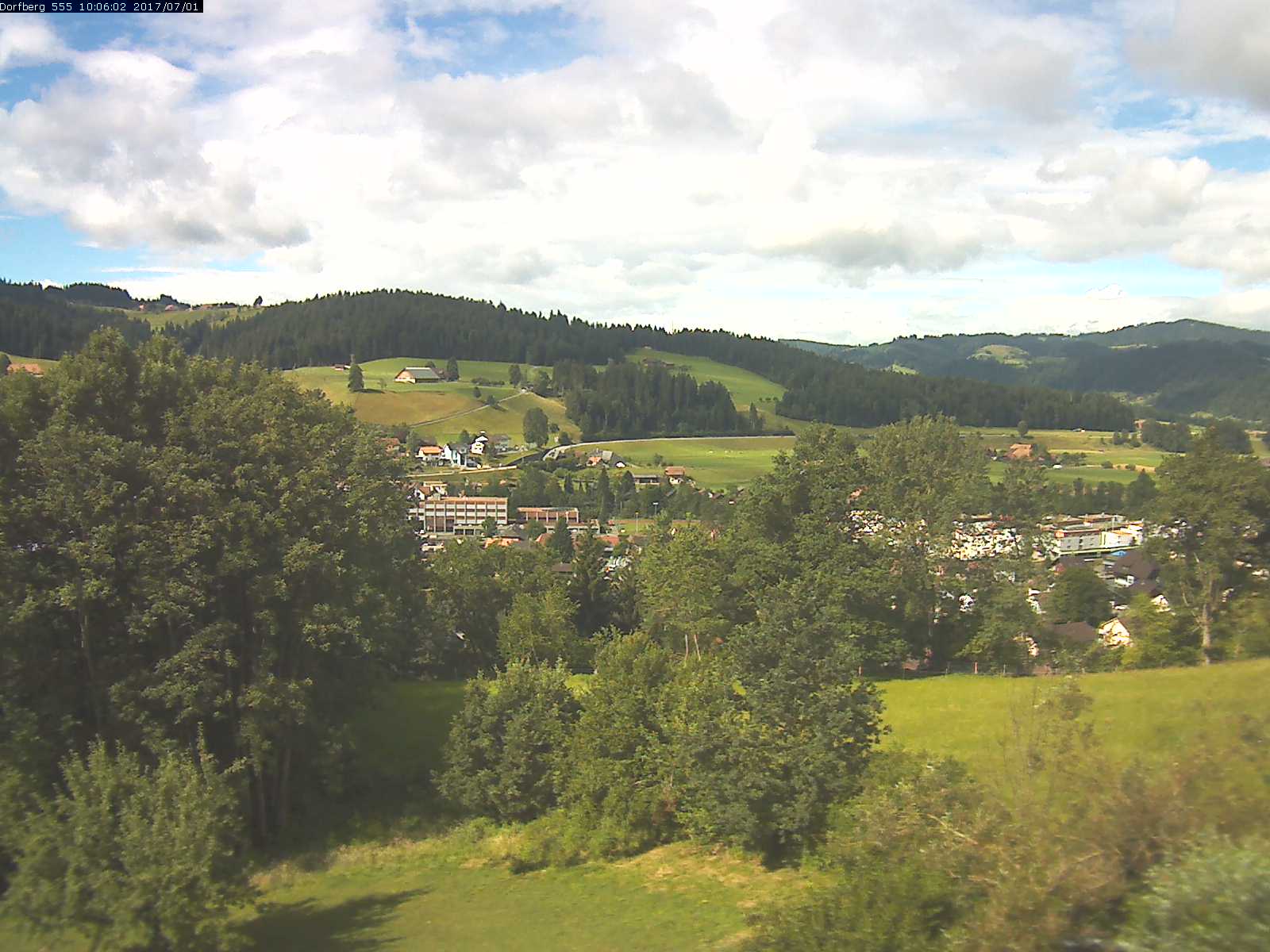 Webcam-Bild: Aussicht vom Dorfberg in Langnau 20170701-100601