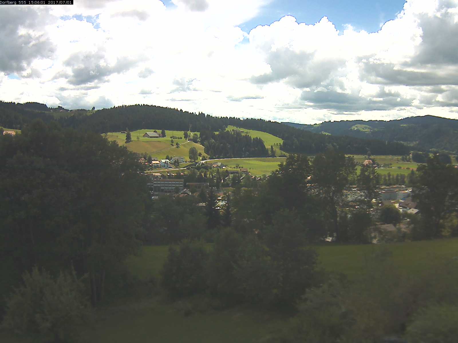 Webcam-Bild: Aussicht vom Dorfberg in Langnau 20170701-150601