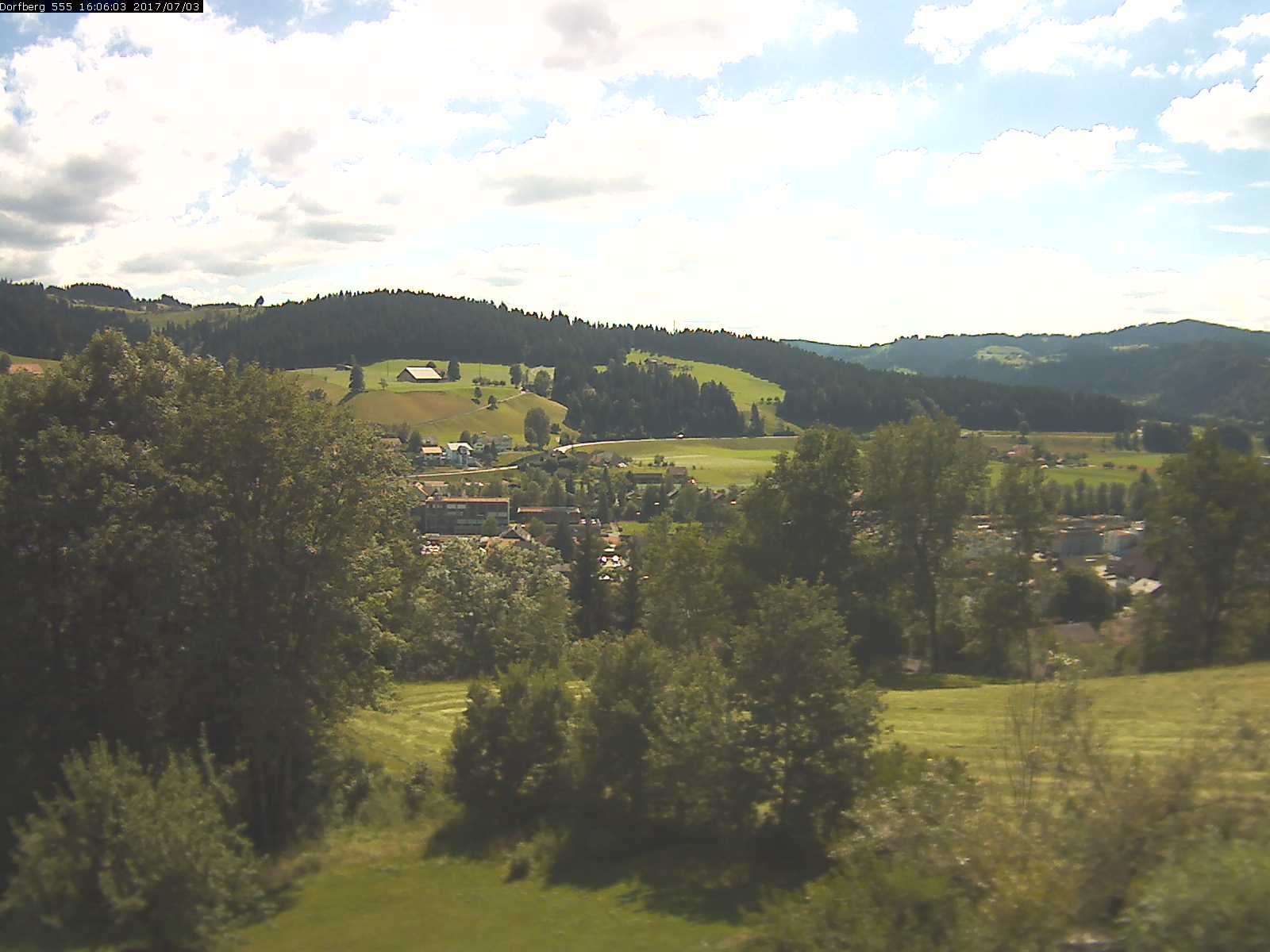 Webcam-Bild: Aussicht vom Dorfberg in Langnau 20170703-160601