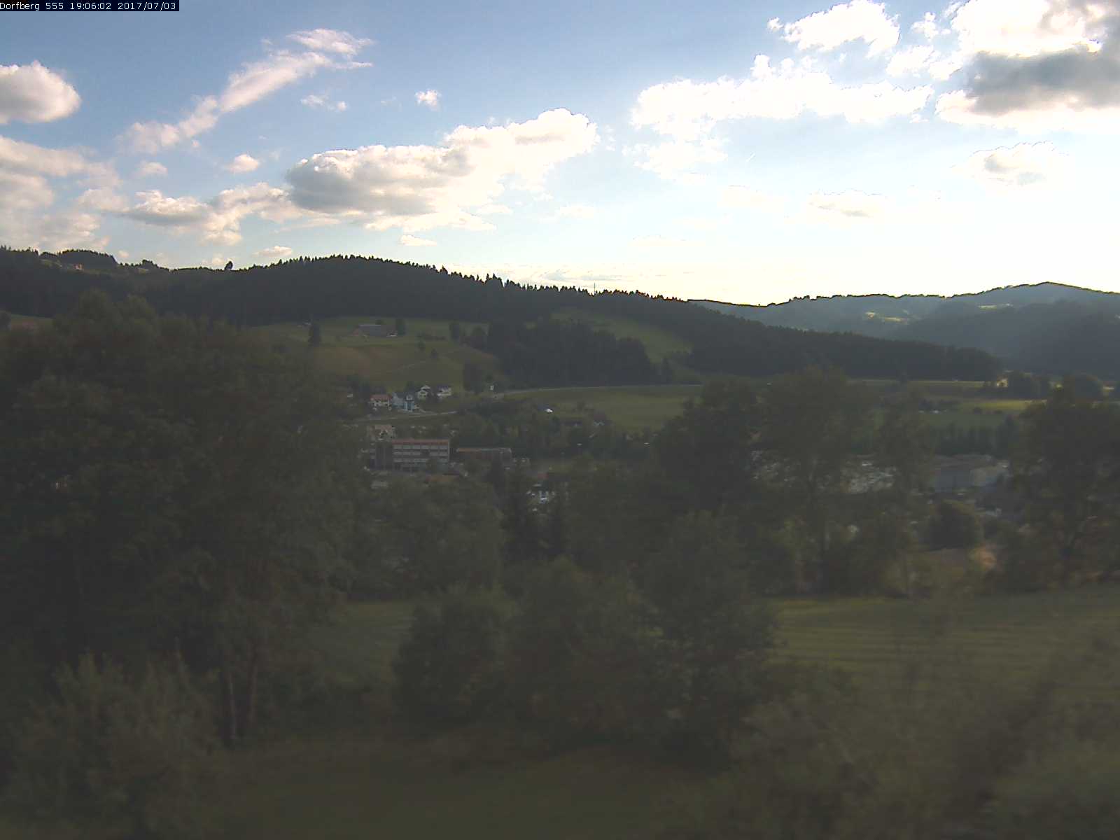 Webcam-Bild: Aussicht vom Dorfberg in Langnau 20170703-190601