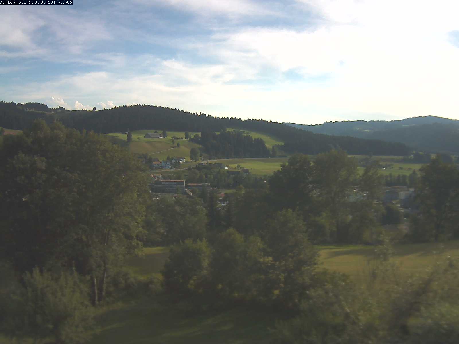 Webcam-Bild: Aussicht vom Dorfberg in Langnau 20170706-190601