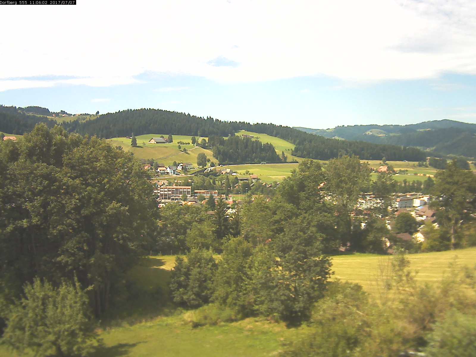 Webcam-Bild: Aussicht vom Dorfberg in Langnau 20170707-110601