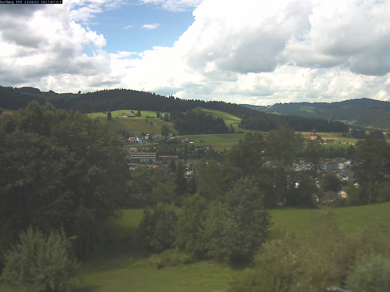 Webcam-Bild: Aussicht vom Dorfberg in Langnau 20170713-120601