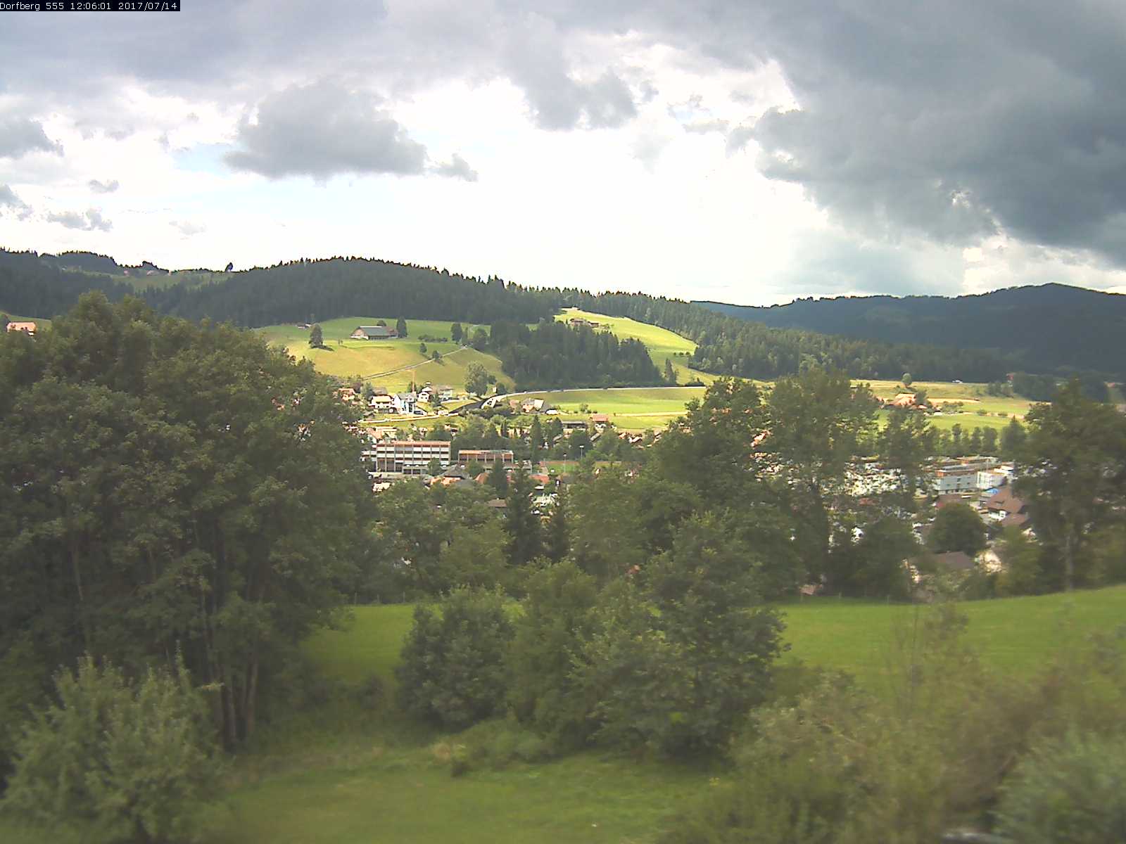 Webcam-Bild: Aussicht vom Dorfberg in Langnau 20170714-120601
