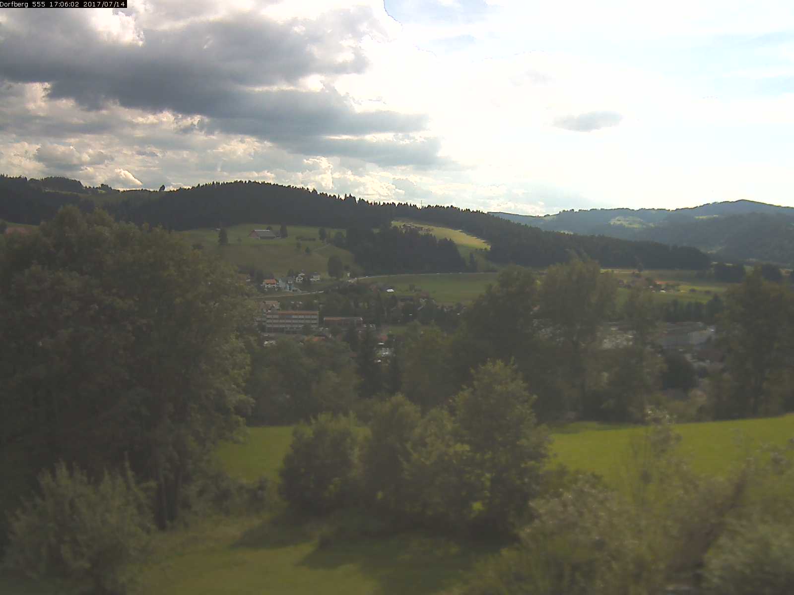 Webcam-Bild: Aussicht vom Dorfberg in Langnau 20170714-170601