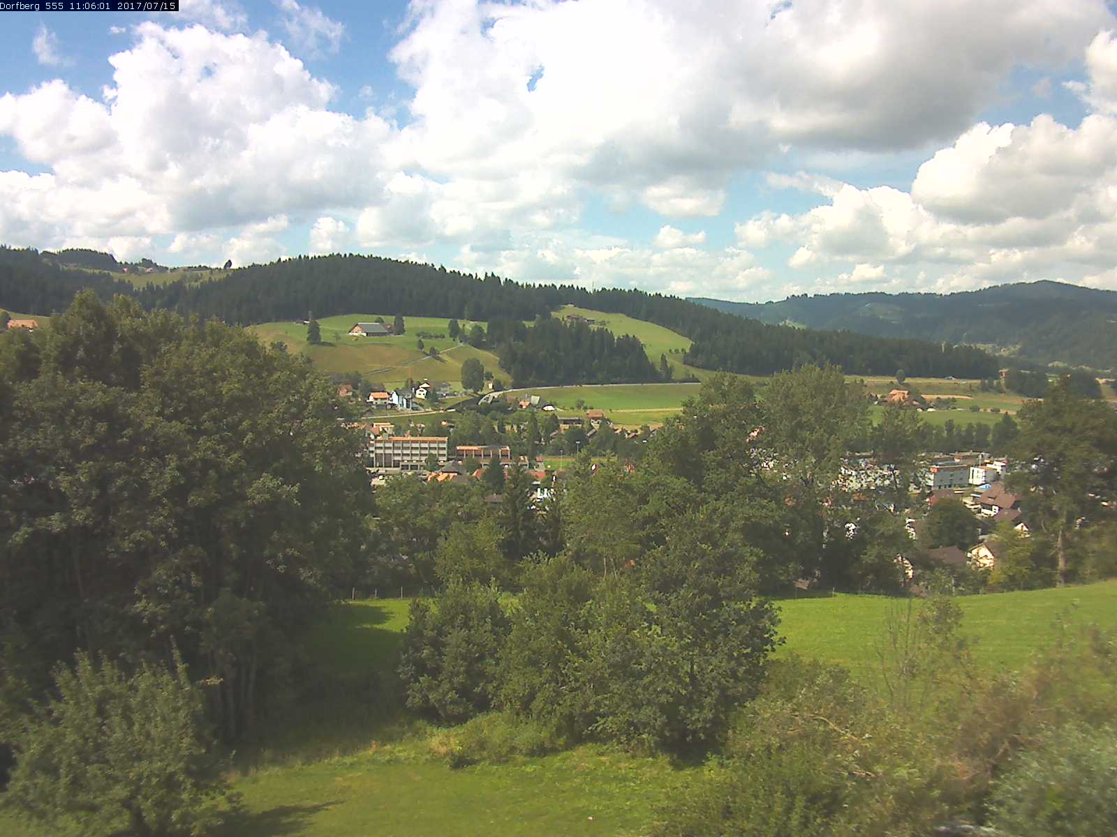 Webcam-Bild: Aussicht vom Dorfberg in Langnau 20170715-110601