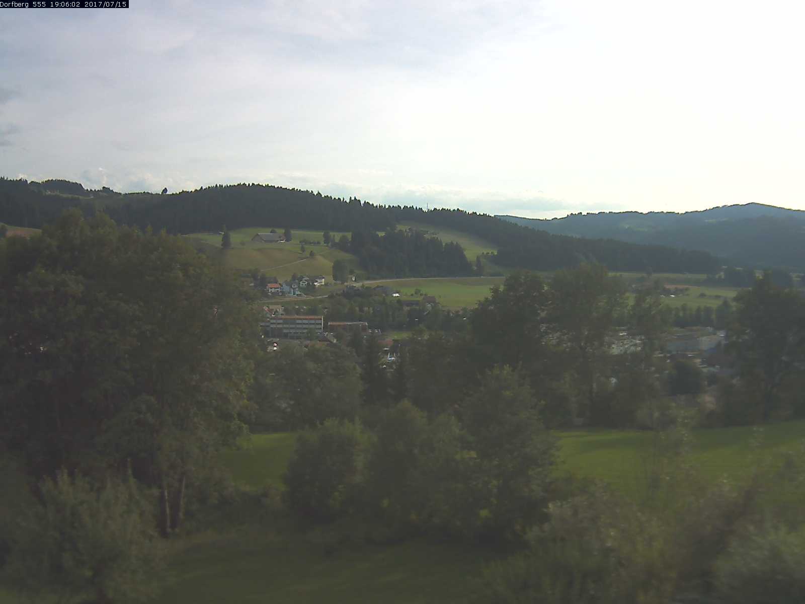 Webcam-Bild: Aussicht vom Dorfberg in Langnau 20170715-190601
