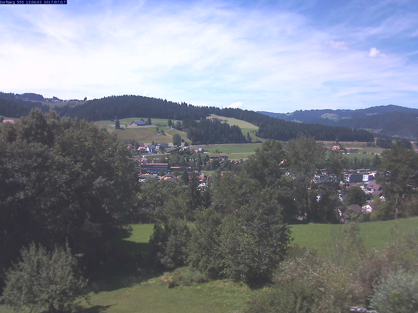 Webcam-Bild: Aussicht vom Dorfberg in Langnau 20170717-120602
