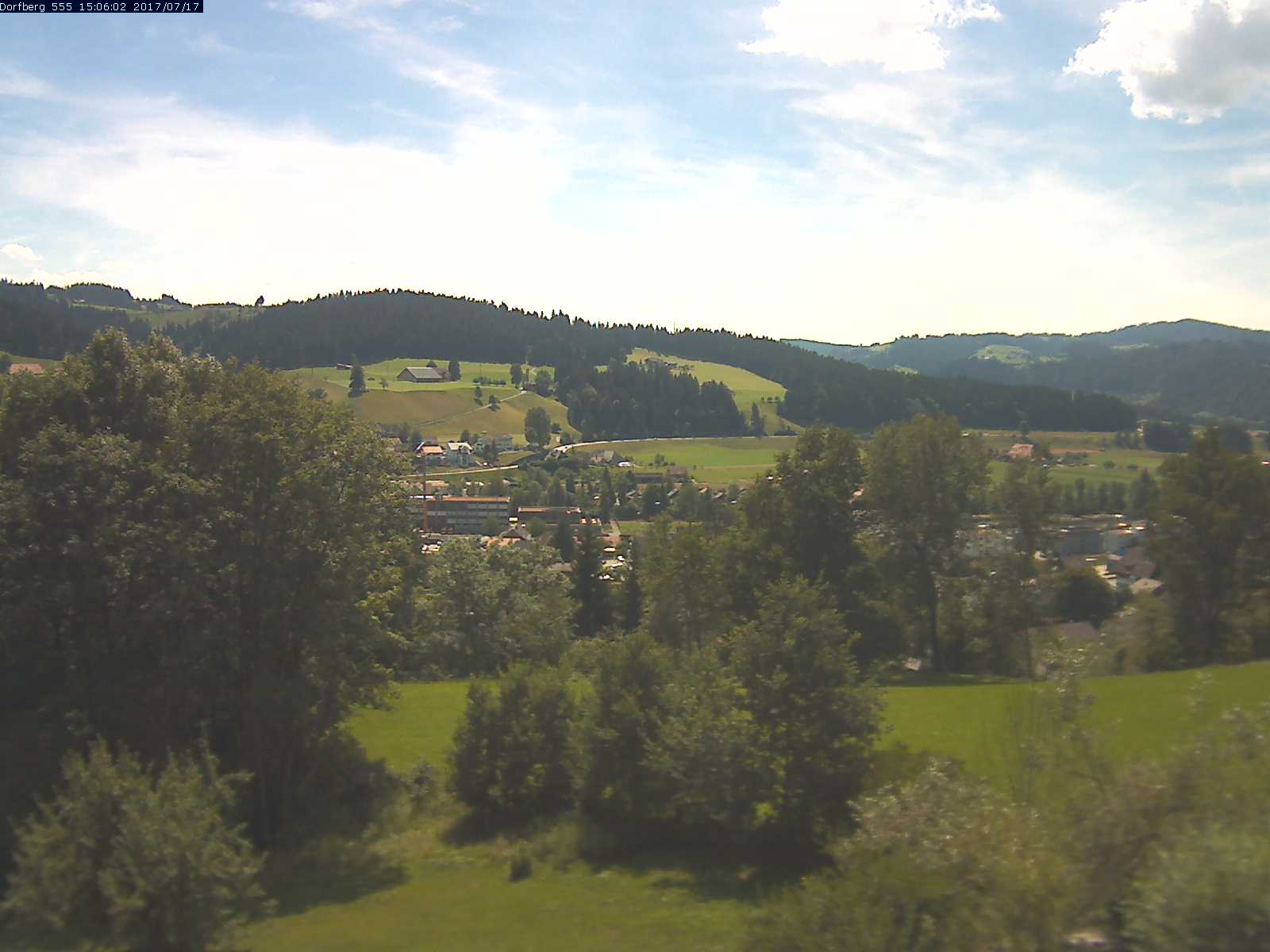 Webcam-Bild: Aussicht vom Dorfberg in Langnau 20170717-150601