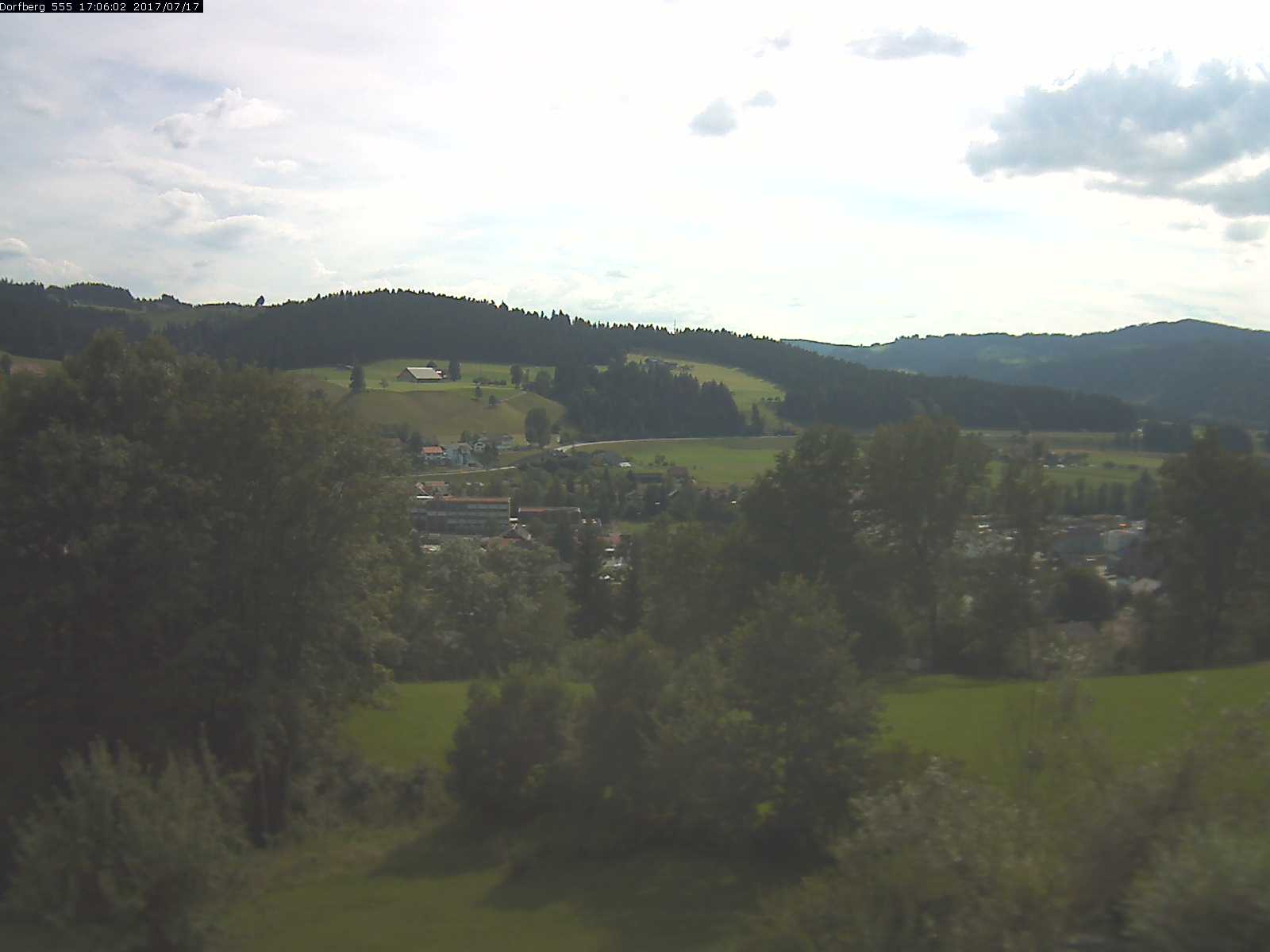 Webcam-Bild: Aussicht vom Dorfberg in Langnau 20170717-170601