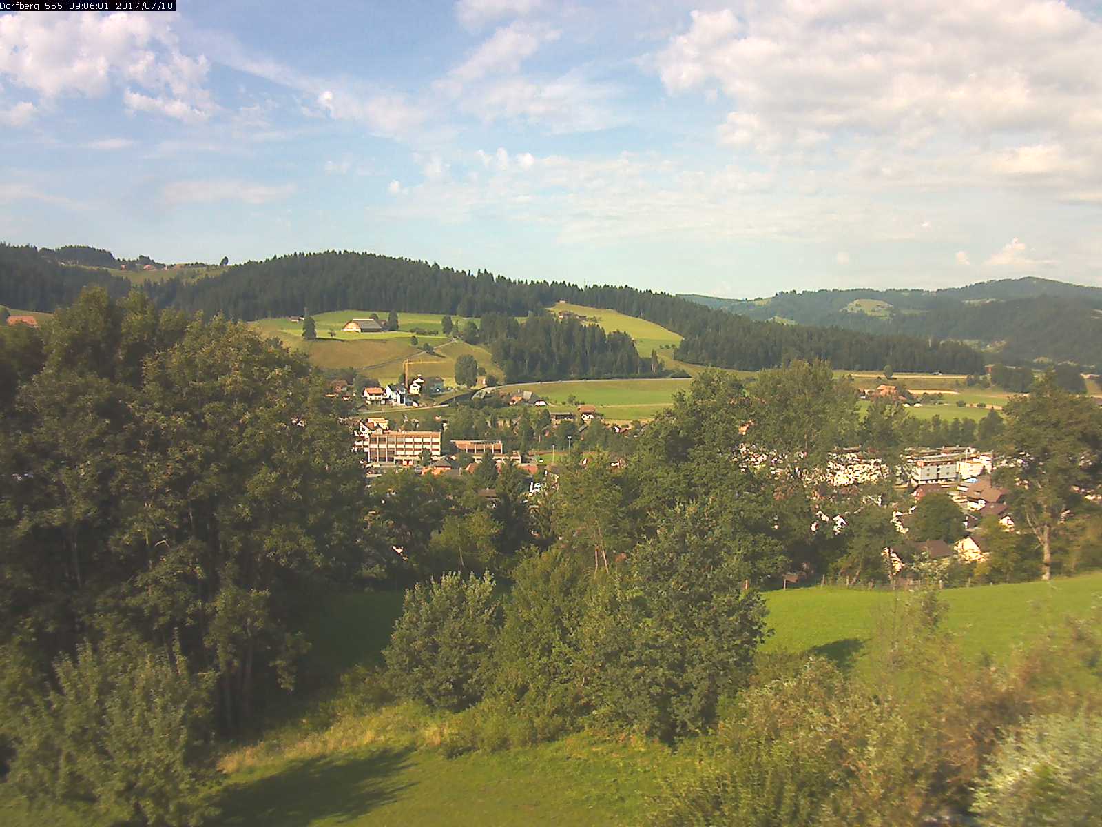 Webcam-Bild: Aussicht vom Dorfberg in Langnau 20170718-090601