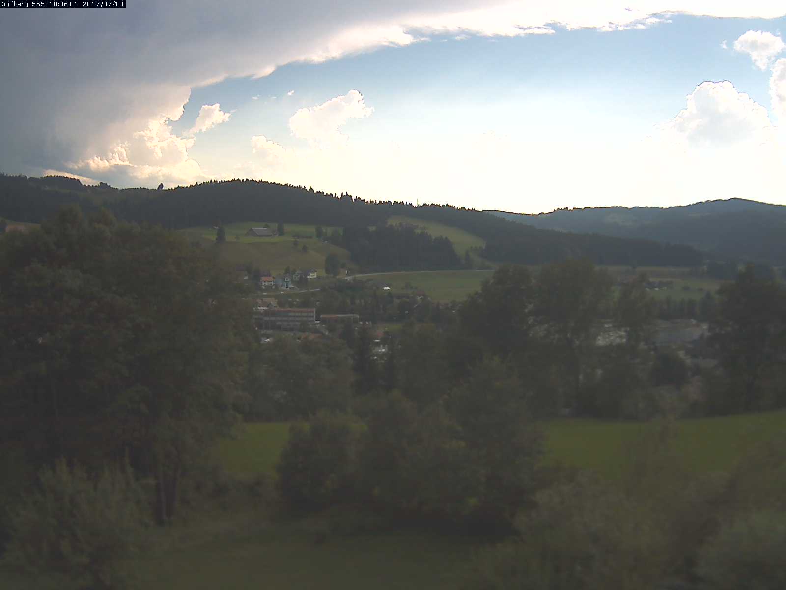 Webcam-Bild: Aussicht vom Dorfberg in Langnau 20170718-180601