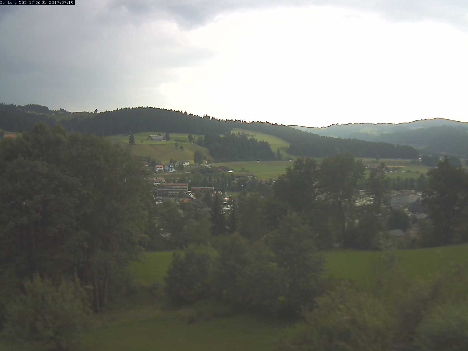 Webcam-Bild: Aussicht vom Dorfberg in Langnau 20170719-170601