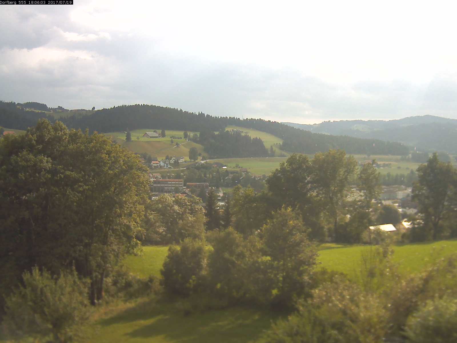 Webcam-Bild: Aussicht vom Dorfberg in Langnau 20170719-180601