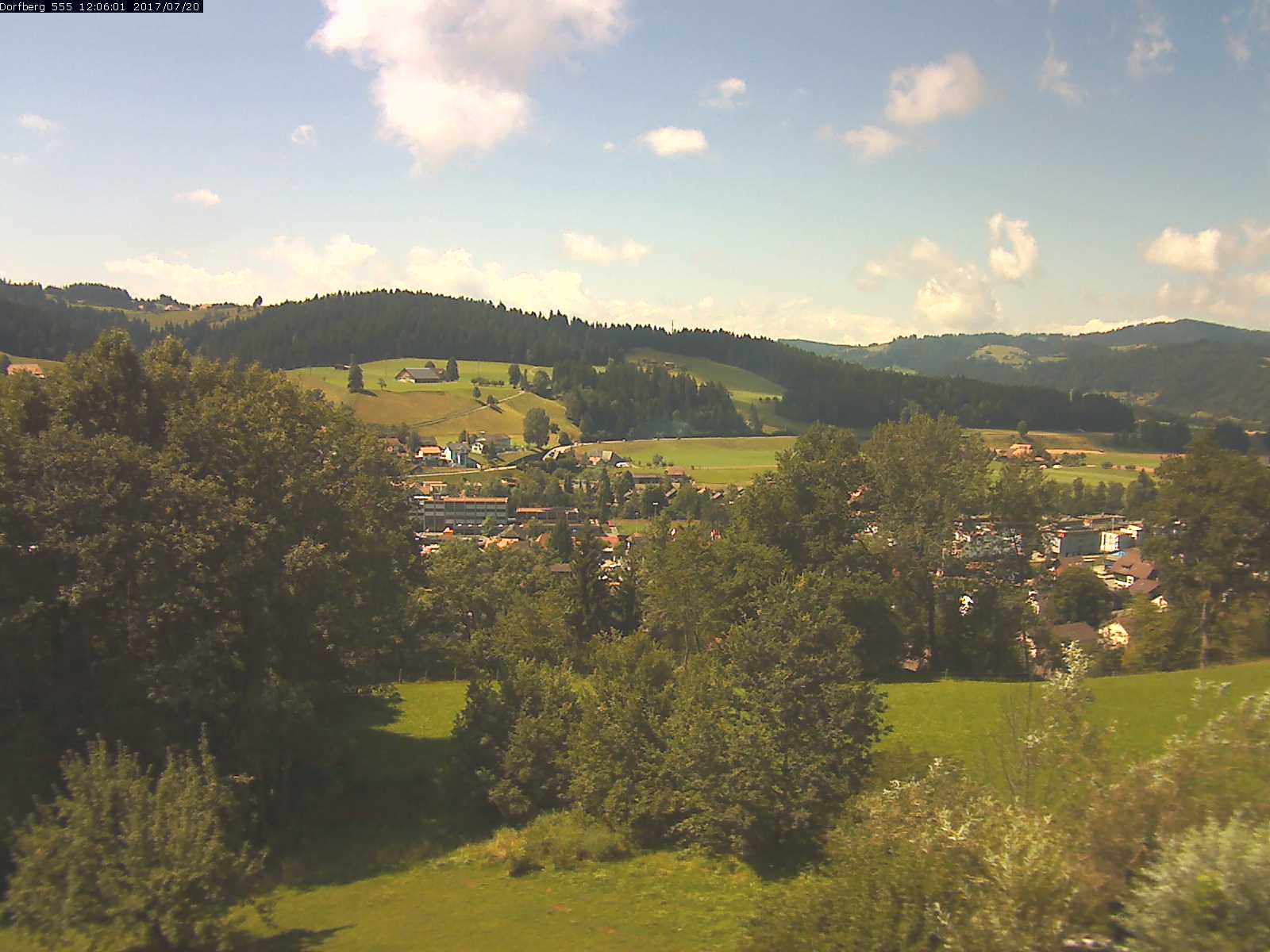 Webcam-Bild: Aussicht vom Dorfberg in Langnau 20170720-120601