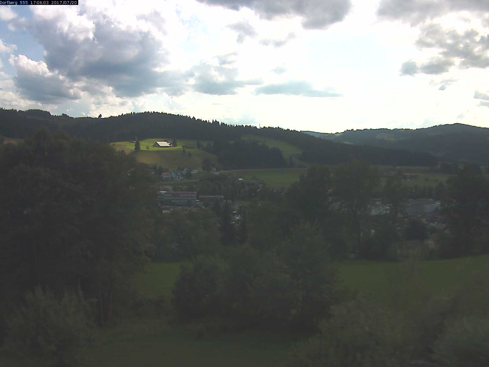 Webcam-Bild: Aussicht vom Dorfberg in Langnau 20170720-170601