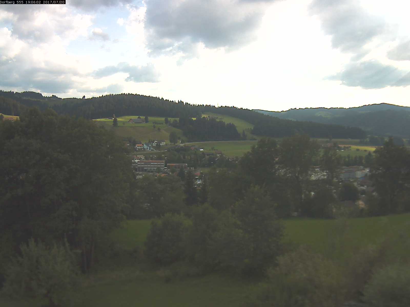 Webcam-Bild: Aussicht vom Dorfberg in Langnau 20170720-190601