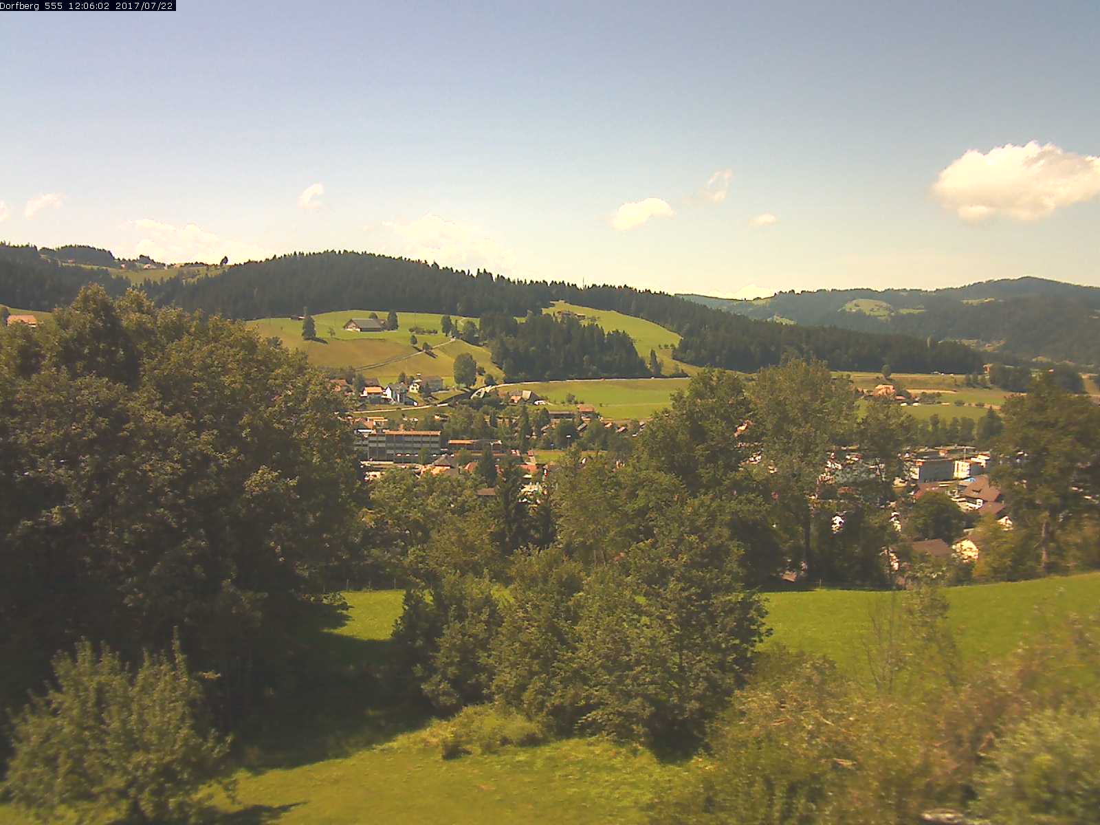 Webcam-Bild: Aussicht vom Dorfberg in Langnau 20170722-120601
