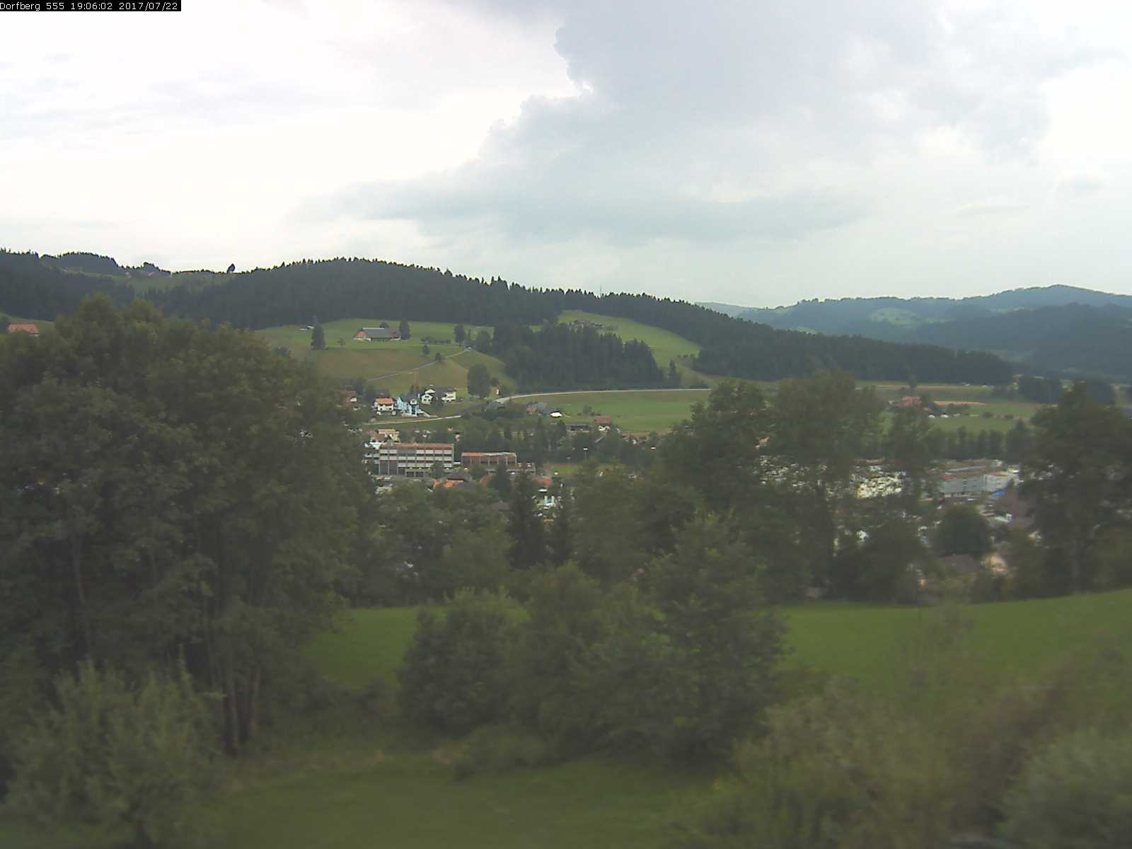 Webcam-Bild: Aussicht vom Dorfberg in Langnau 20170722-190601