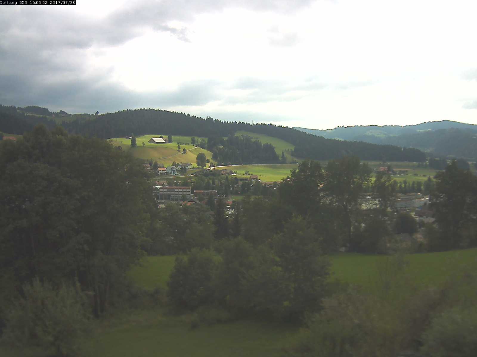 Webcam-Bild: Aussicht vom Dorfberg in Langnau 20170723-160601