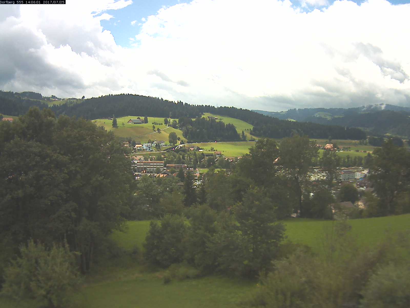 Webcam-Bild: Aussicht vom Dorfberg in Langnau 20170725-140601