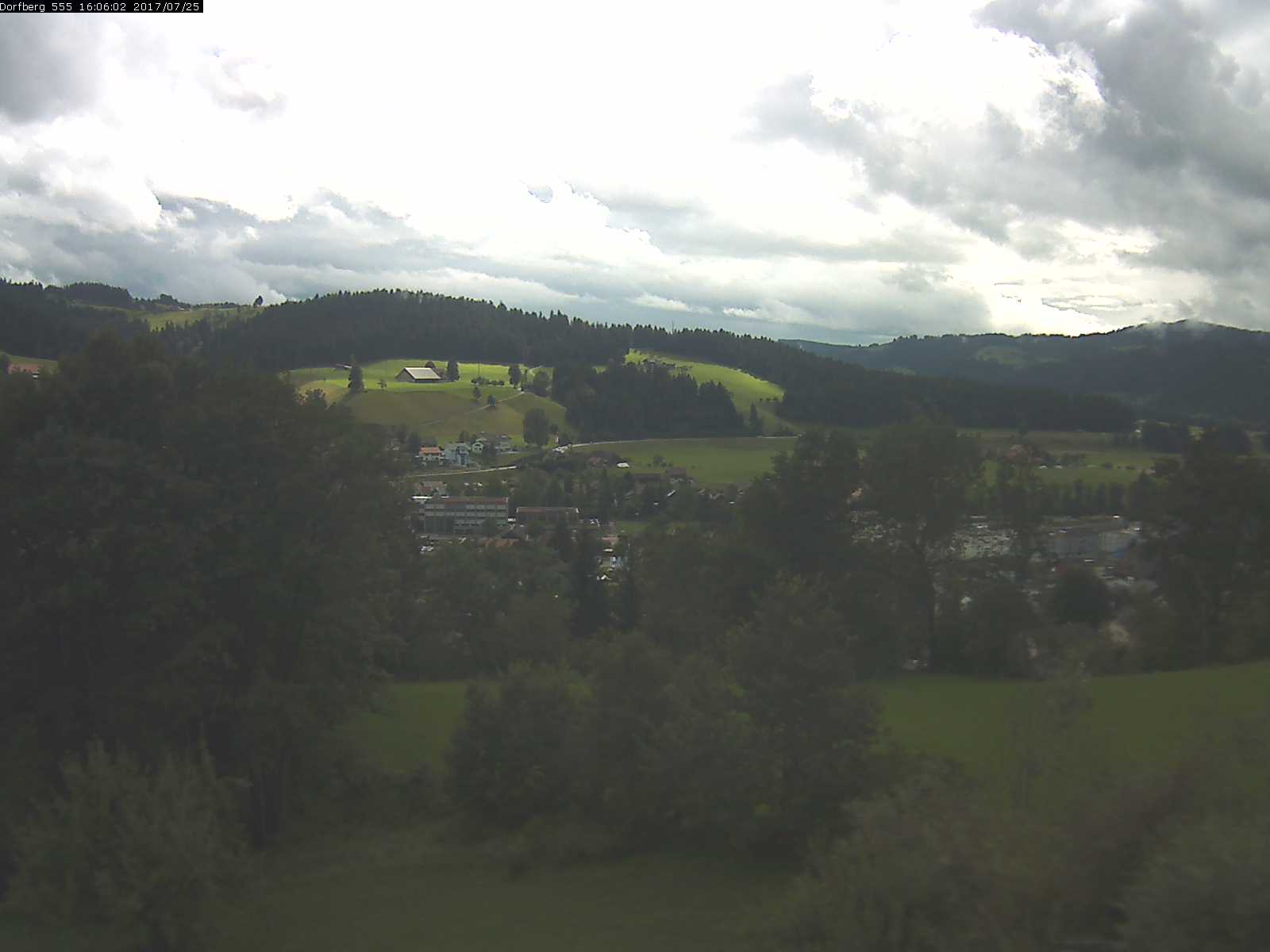 Webcam-Bild: Aussicht vom Dorfberg in Langnau 20170725-160601
