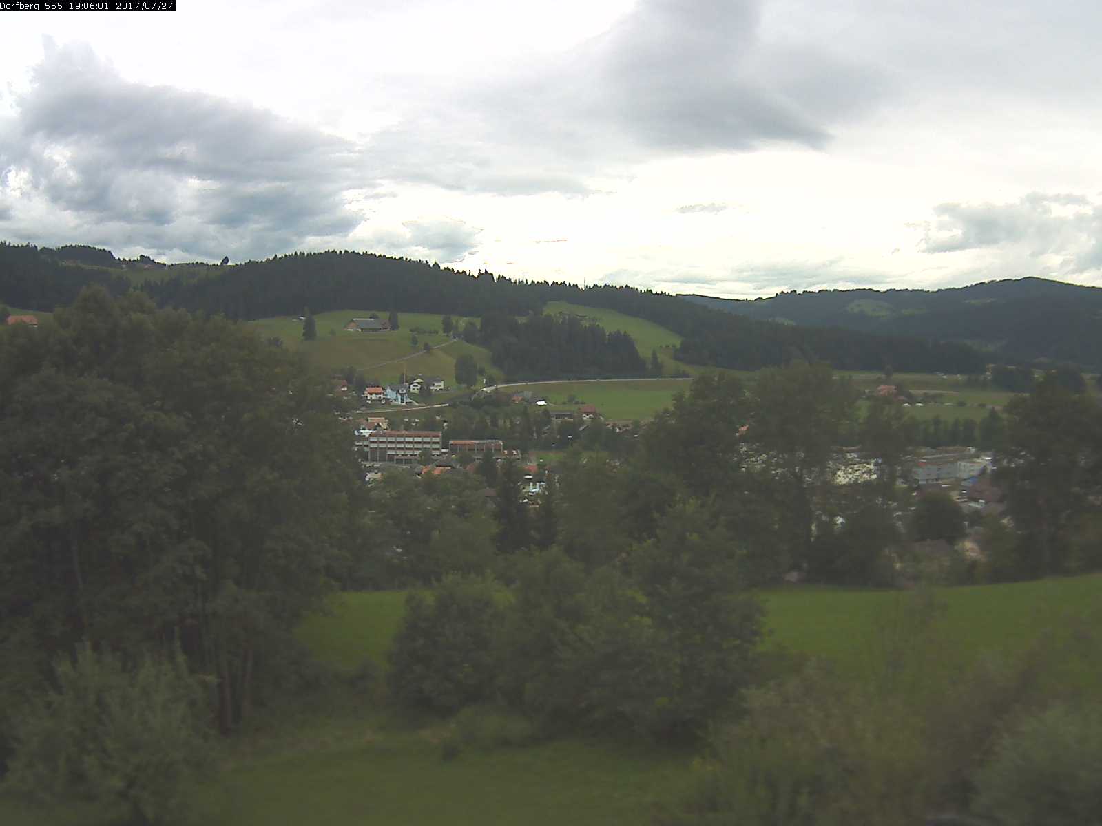 Webcam-Bild: Aussicht vom Dorfberg in Langnau 20170727-190601