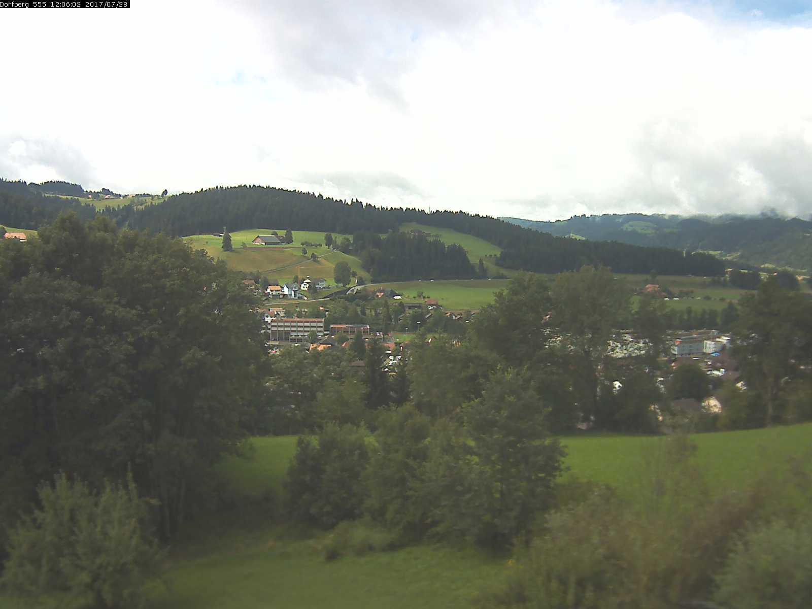Webcam-Bild: Aussicht vom Dorfberg in Langnau 20170728-120601