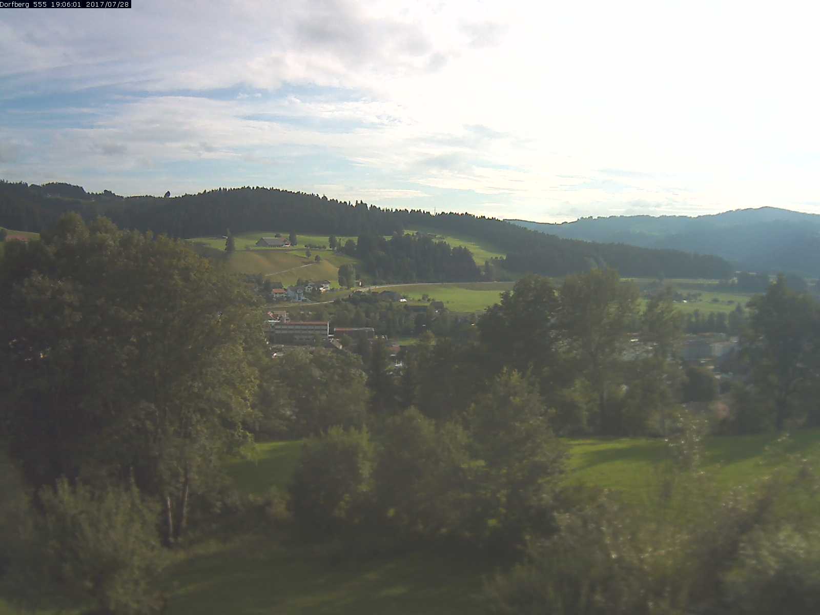 Webcam-Bild: Aussicht vom Dorfberg in Langnau 20170728-190601