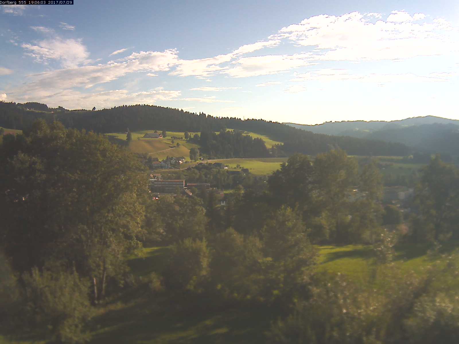 Webcam-Bild: Aussicht vom Dorfberg in Langnau 20170729-190601