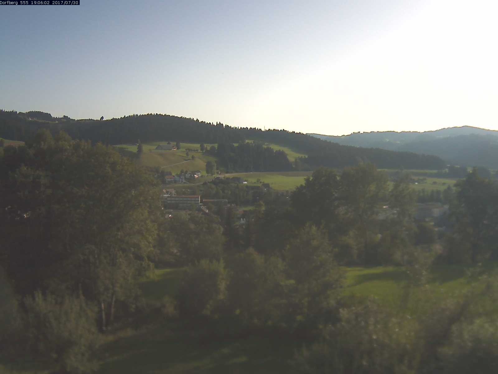 Webcam-Bild: Aussicht vom Dorfberg in Langnau 20170730-190601