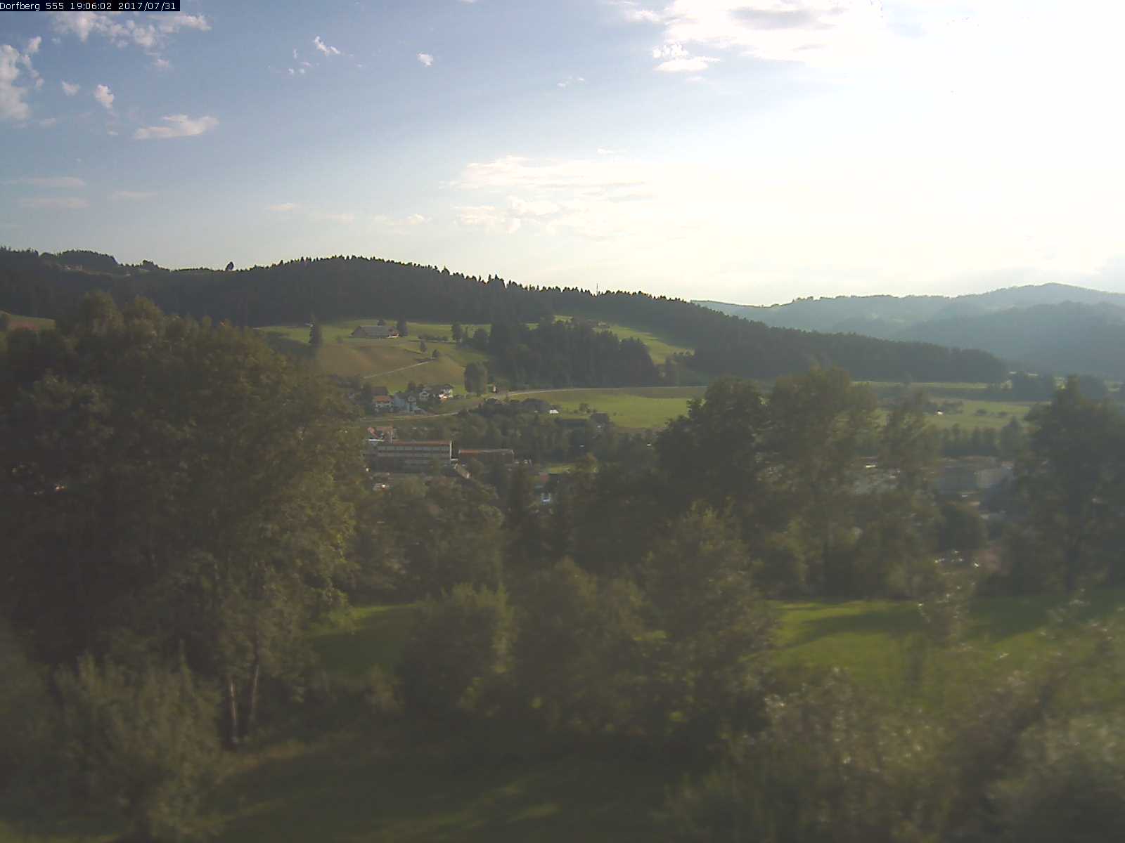 Webcam-Bild: Aussicht vom Dorfberg in Langnau 20170731-190601