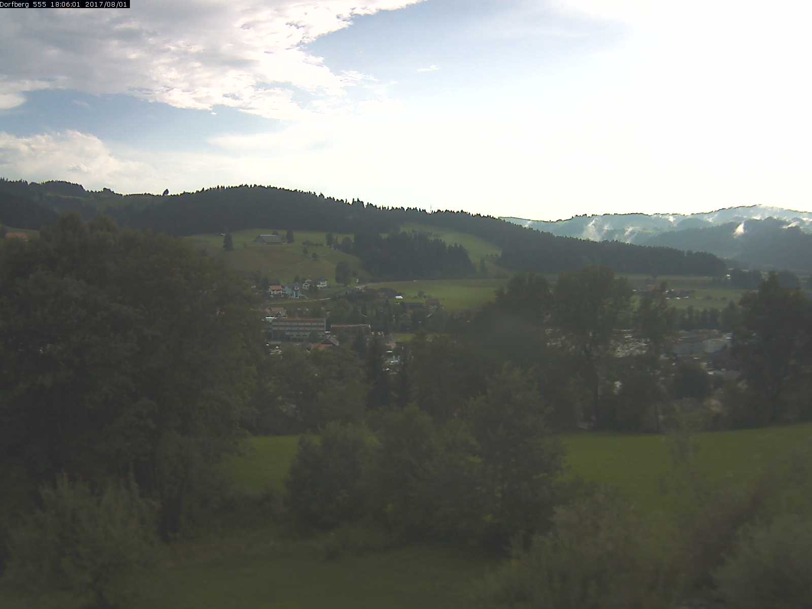 Webcam-Bild: Aussicht vom Dorfberg in Langnau 20170801-180601