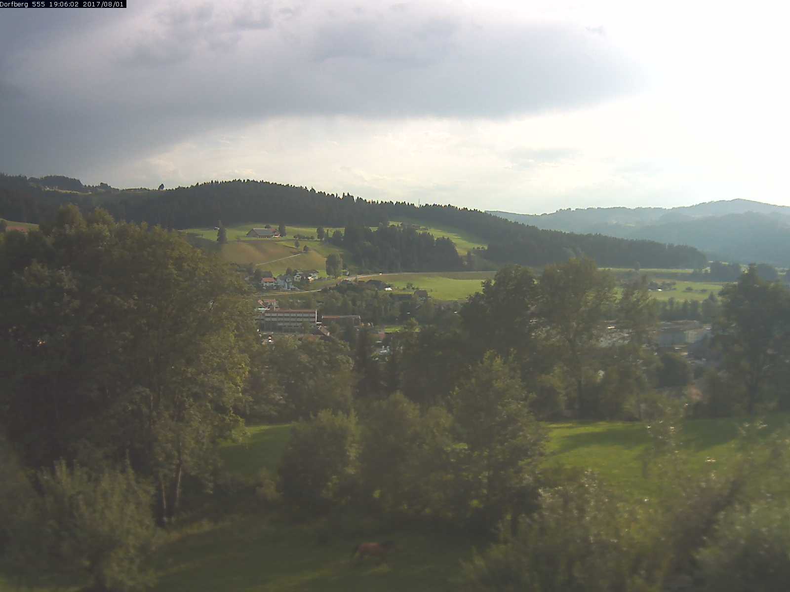Webcam-Bild: Aussicht vom Dorfberg in Langnau 20170801-190601